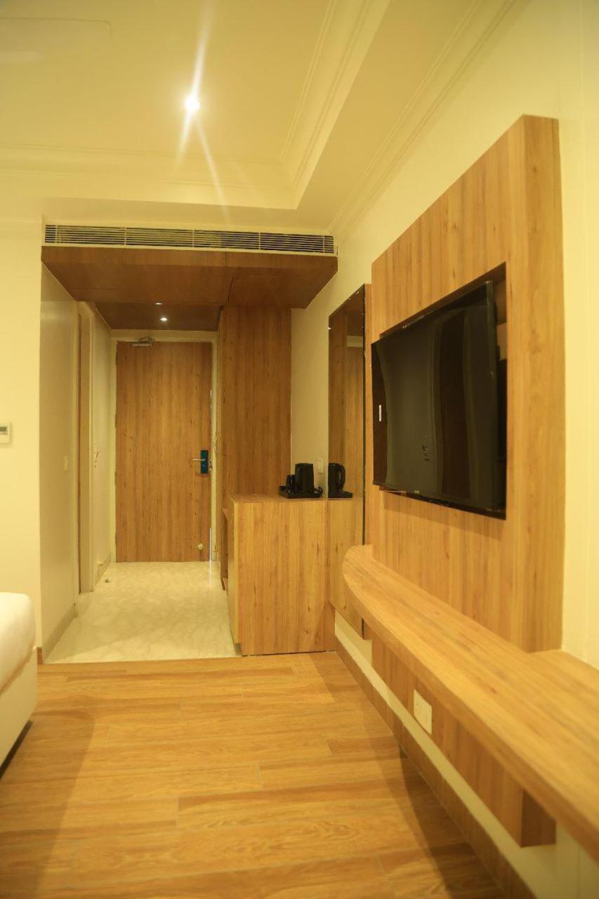 Sapphire Sky Hotel Dehradun Esterno foto