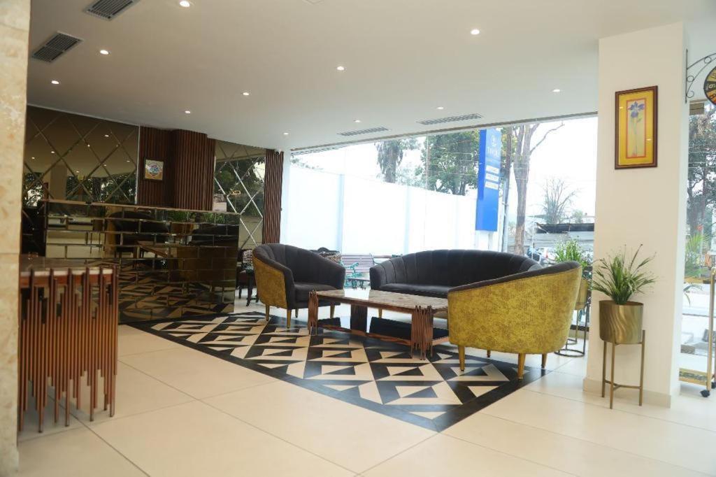 Sapphire Sky Hotel Dehradun Esterno foto