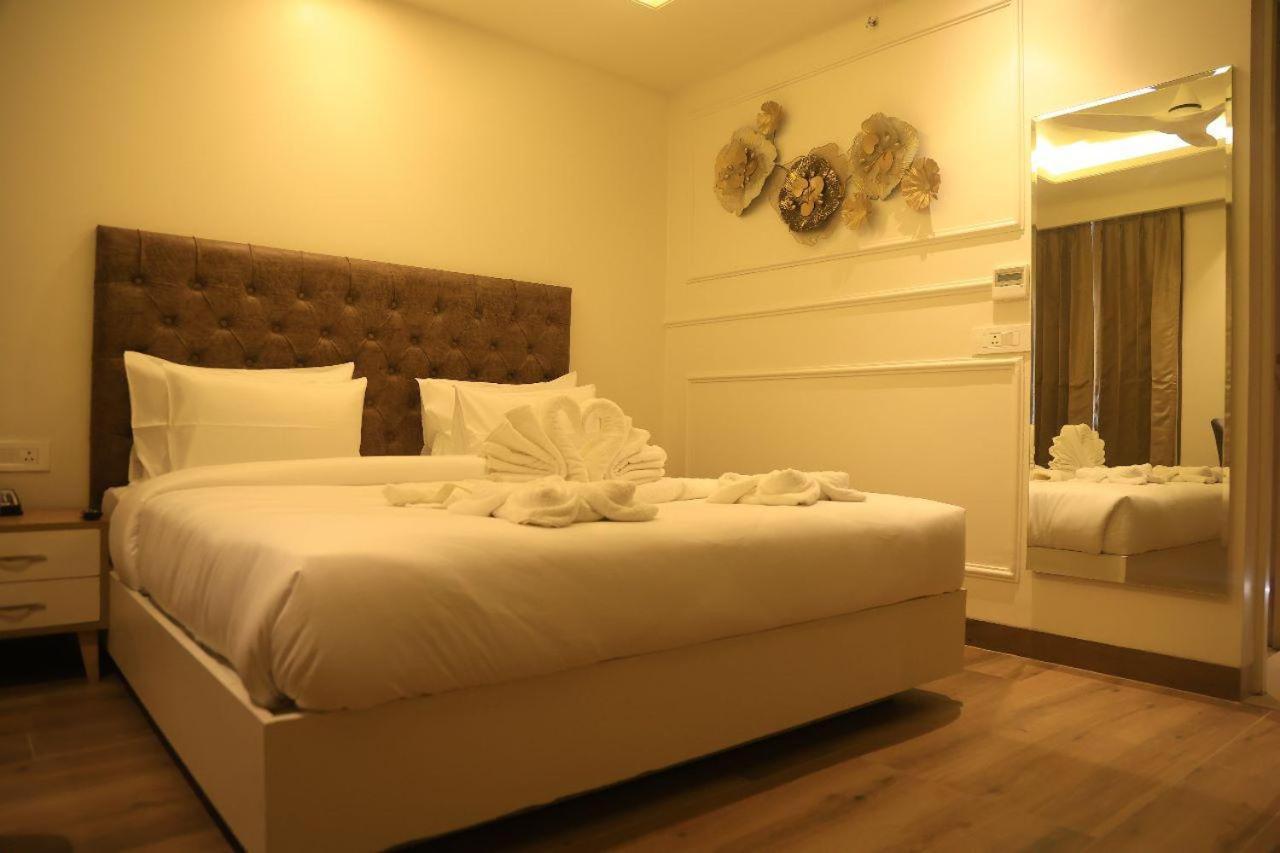 Sapphire Sky Hotel Dehradun Esterno foto